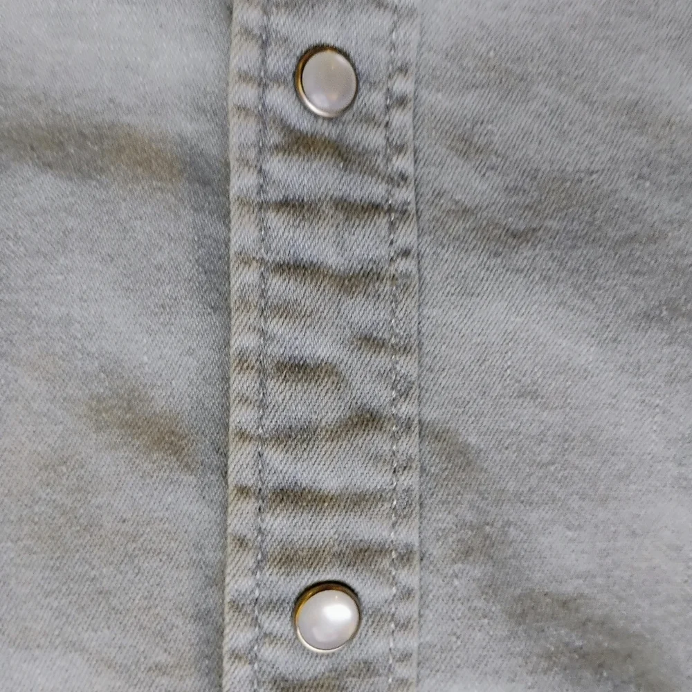 NWT Levi’s Plus Size Western Shirt 1X (14/16) Pearl Snap Denim $59 Retail - Picture 4 of 7